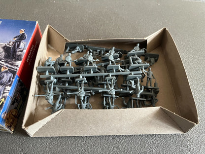 Maquette Militaire Figurine Soldat Personnel de la Luftwaffe Heller 1/72