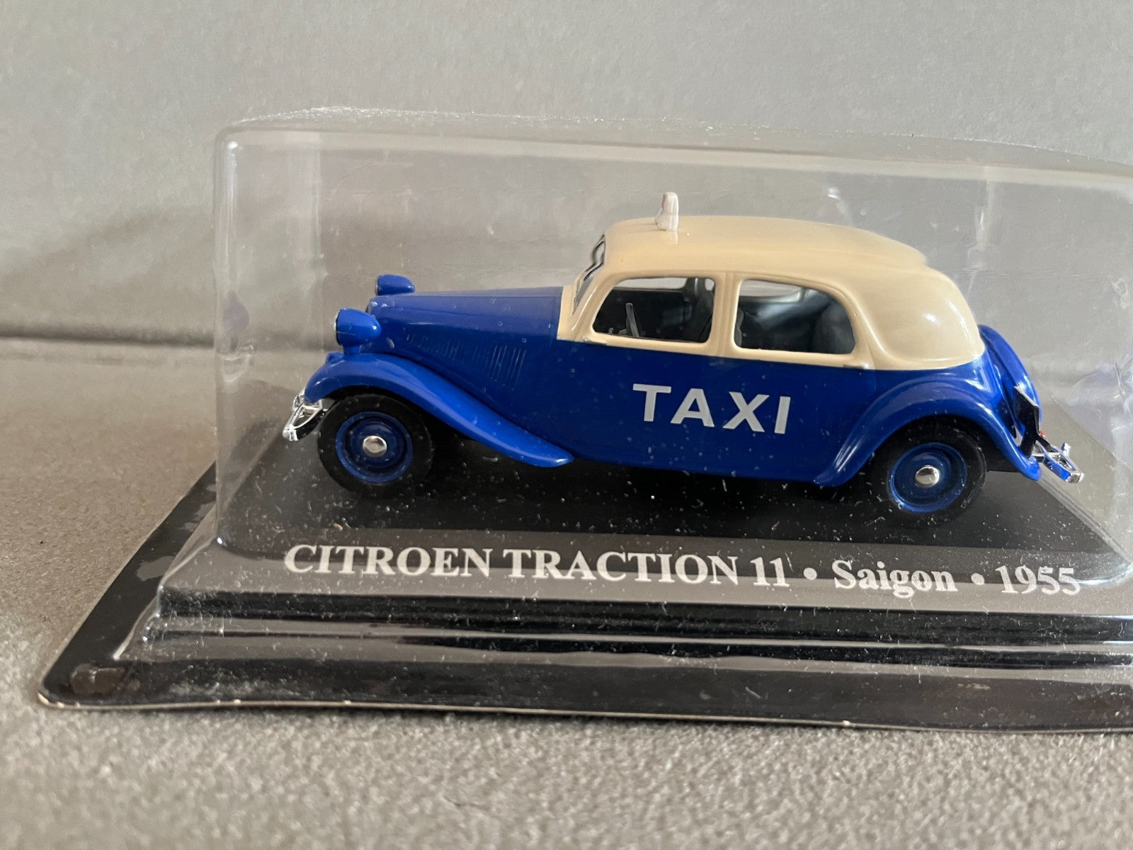 Voiture Miniature Citroen Traction 11 Saigon 1955 Taxi Du Monde au 1/43 Altaya