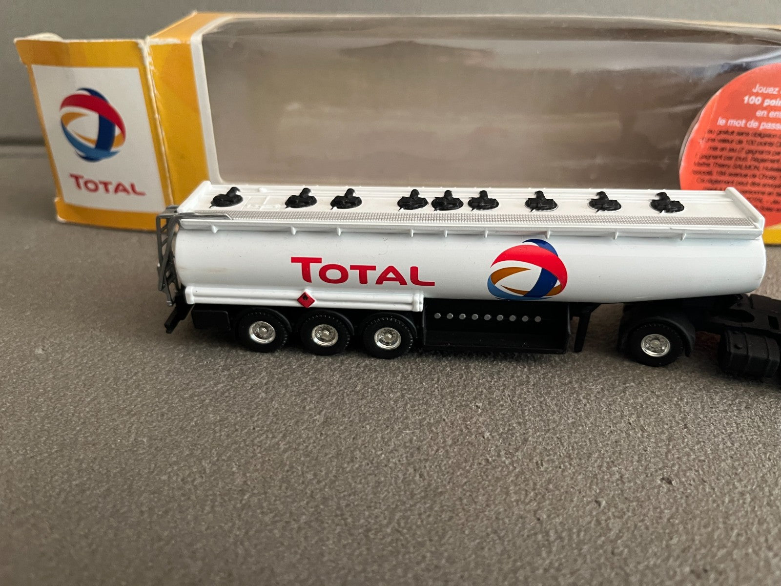 Voiture miniature Camion Semi Remorque Citerne Renault Premium Total Norev 1/87