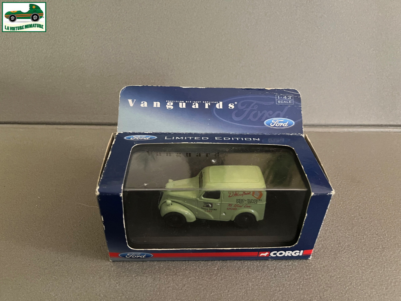 Voiture Miniature Ford 5 CWT Van Model E494C Vanguards au 1/43
