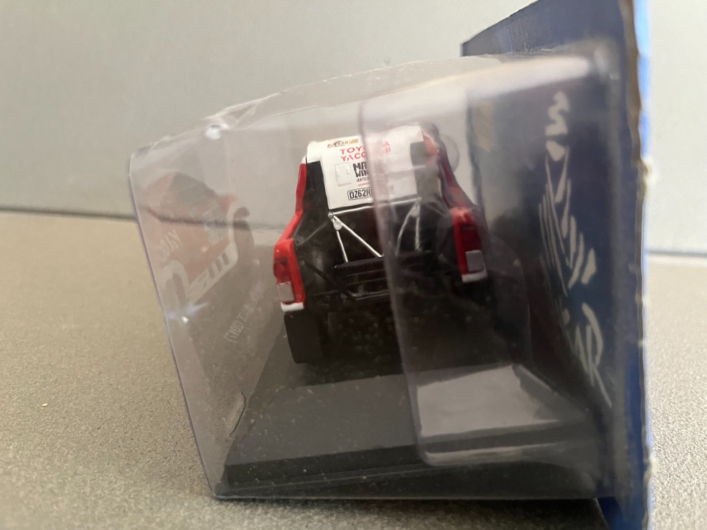 Voiture miniature Toyota Hilux 2017 Rallye Paris Dakar au 1/43