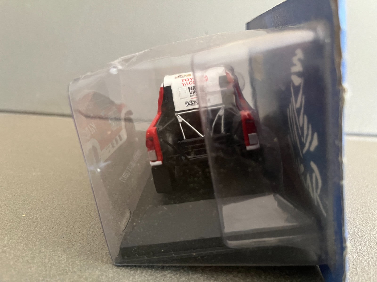 Voiture miniature Toyota Hilux 2017 Rallye Paris Dakar au 1/43
