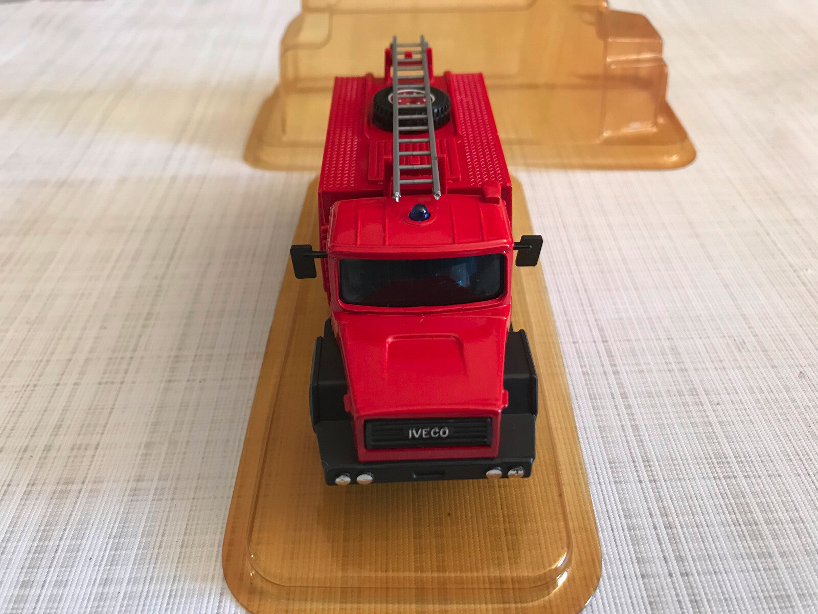 Voiture Miniature Pompiers Camion Iveco Solido au 1/50