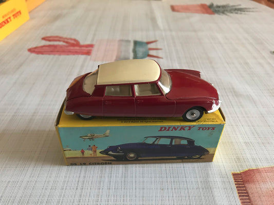 Voiture miniature Citroen DS 19 530 Chassis Noir Dinky Toys Atlas au 1/43