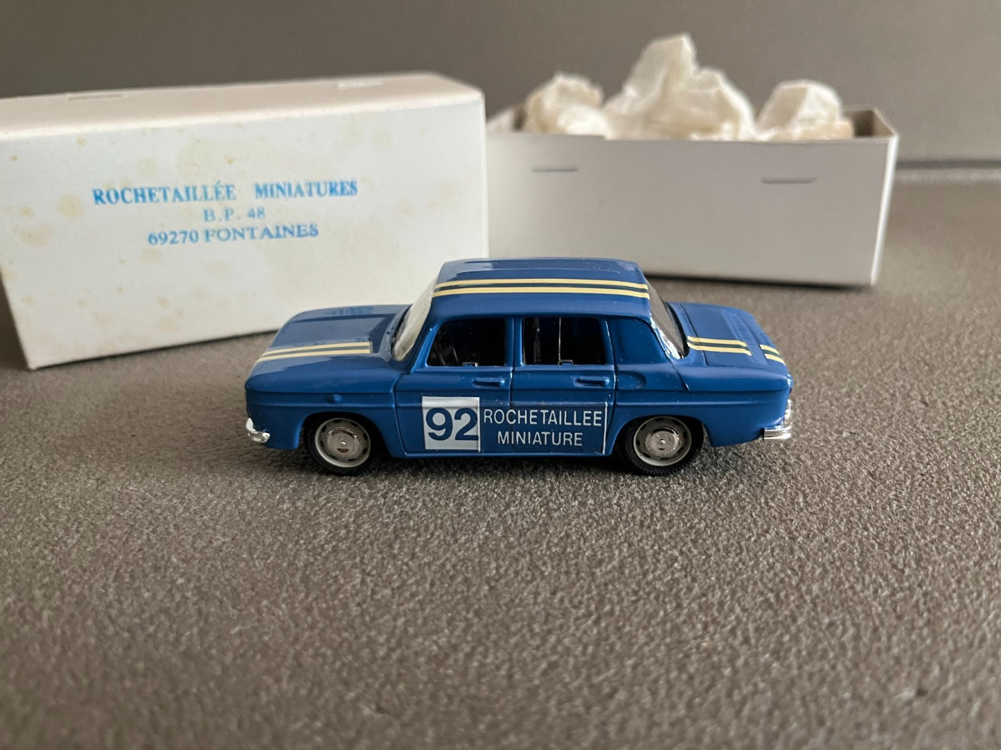 Jouet Ancien Voiture Miniature Renault R8 Gordini Rochetaillée 92 1/43