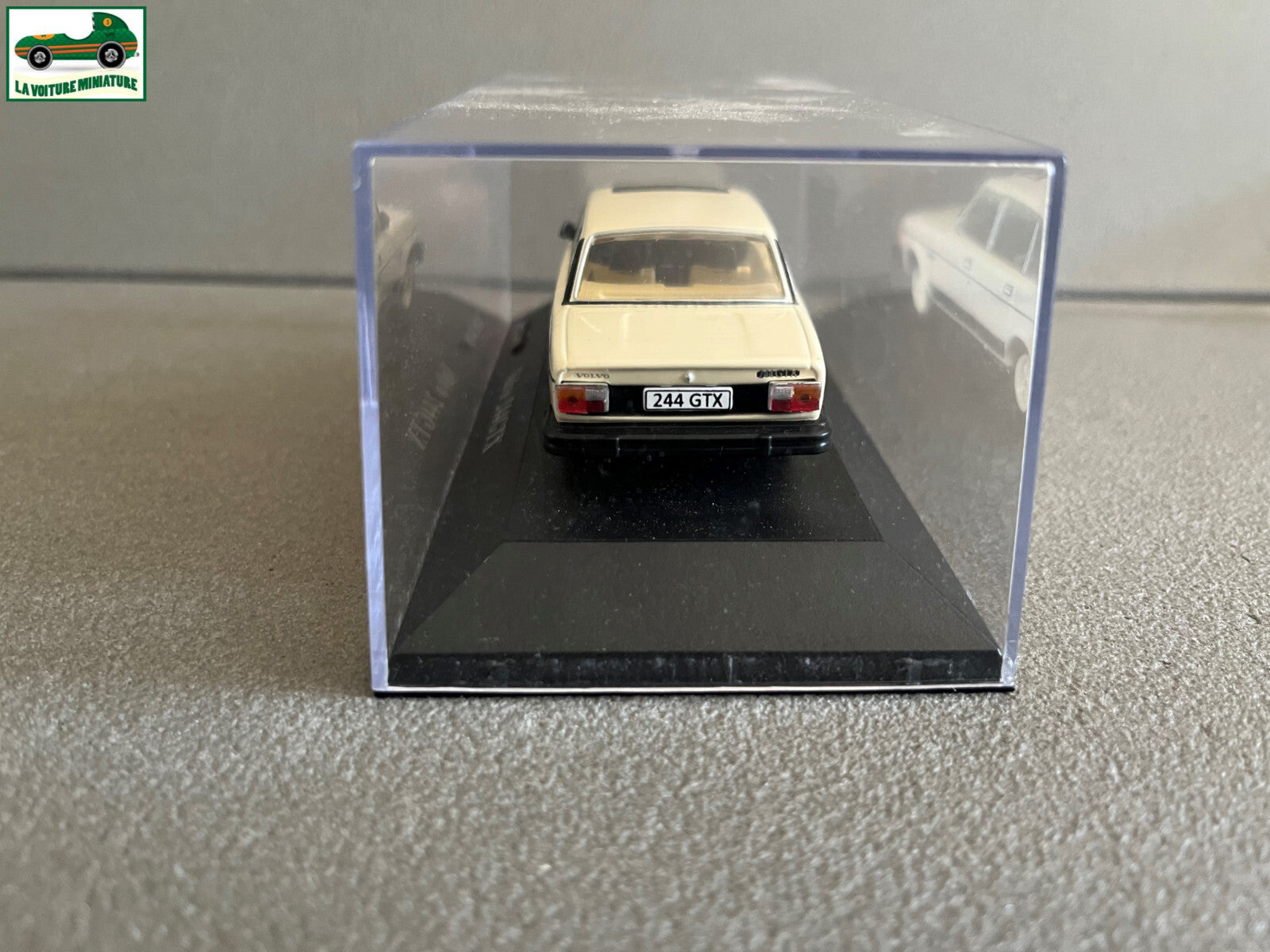 Voiture Miniature Volvo 244 GTX au 1/43