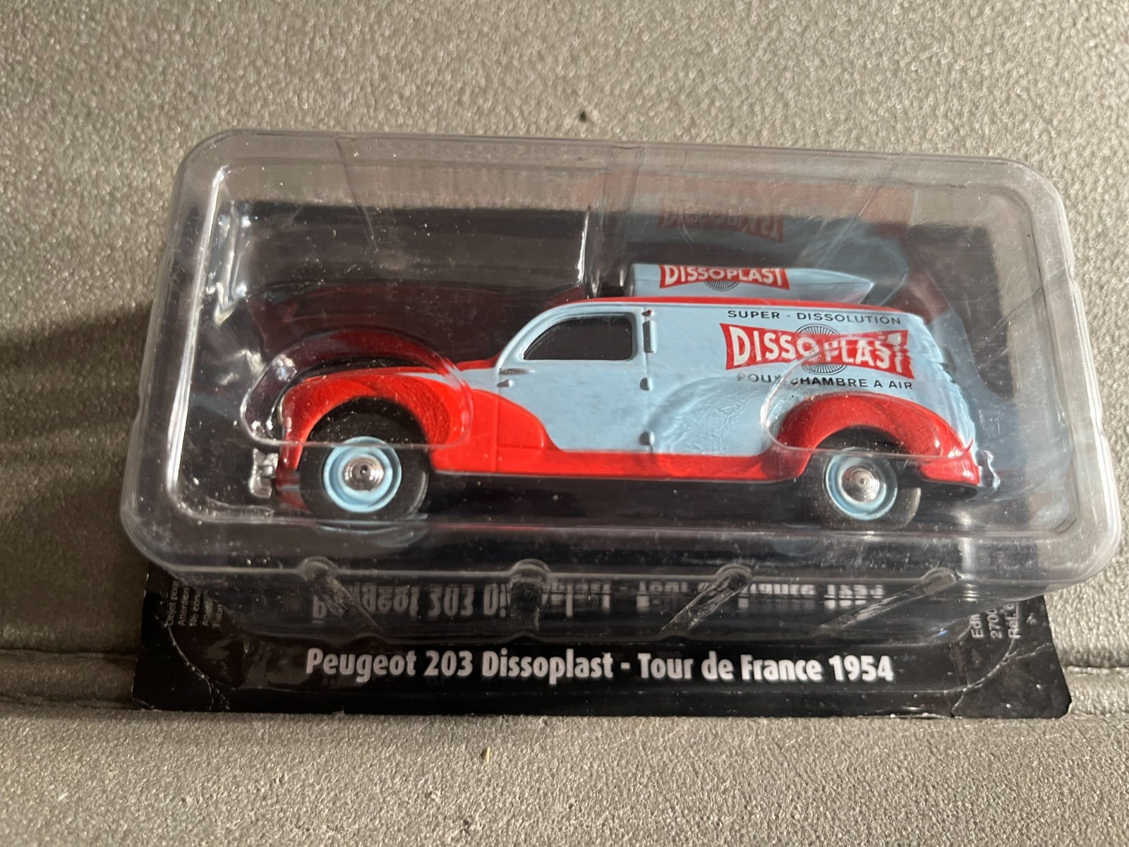 Voiture miniature Peugeot 203 Dissoplast Tour de France Norev 1/43