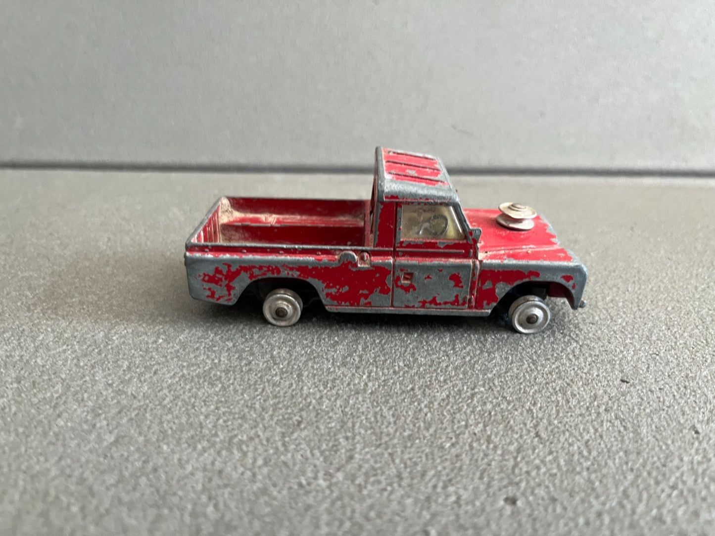 Ancienne Miniature Voiture Land Rover 109 W.B. Corgi Toys Epave 1/43