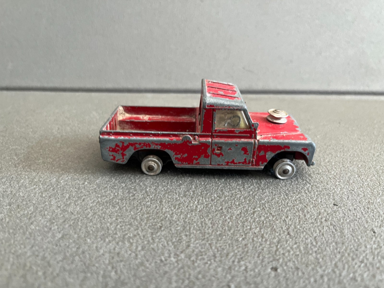 Ancienne Miniature Voiture Land Rover 109 W.B. Corgi Toys Epave 1/43