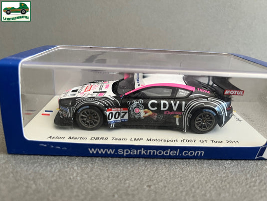 Voiture Miniature Aston Martin DBR9 Team LMP Motorsport GT Tour 2011 Spark  1/43
