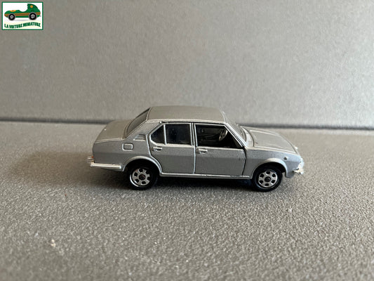 Ancienne Miniature Voiture Alfa Romeo Alfetta A76 Mebetoys Italy 1/43
