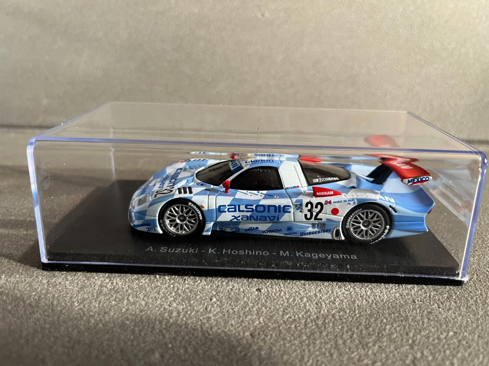 Voiture Miniature Nissans R 390 GT1 Le Mans 1998 Spark Hachette 1/43