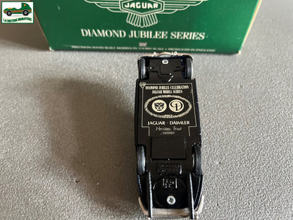 Voiture Miniature Diamond Jubilee Series Jaguar Model XK 150 au 1/43
