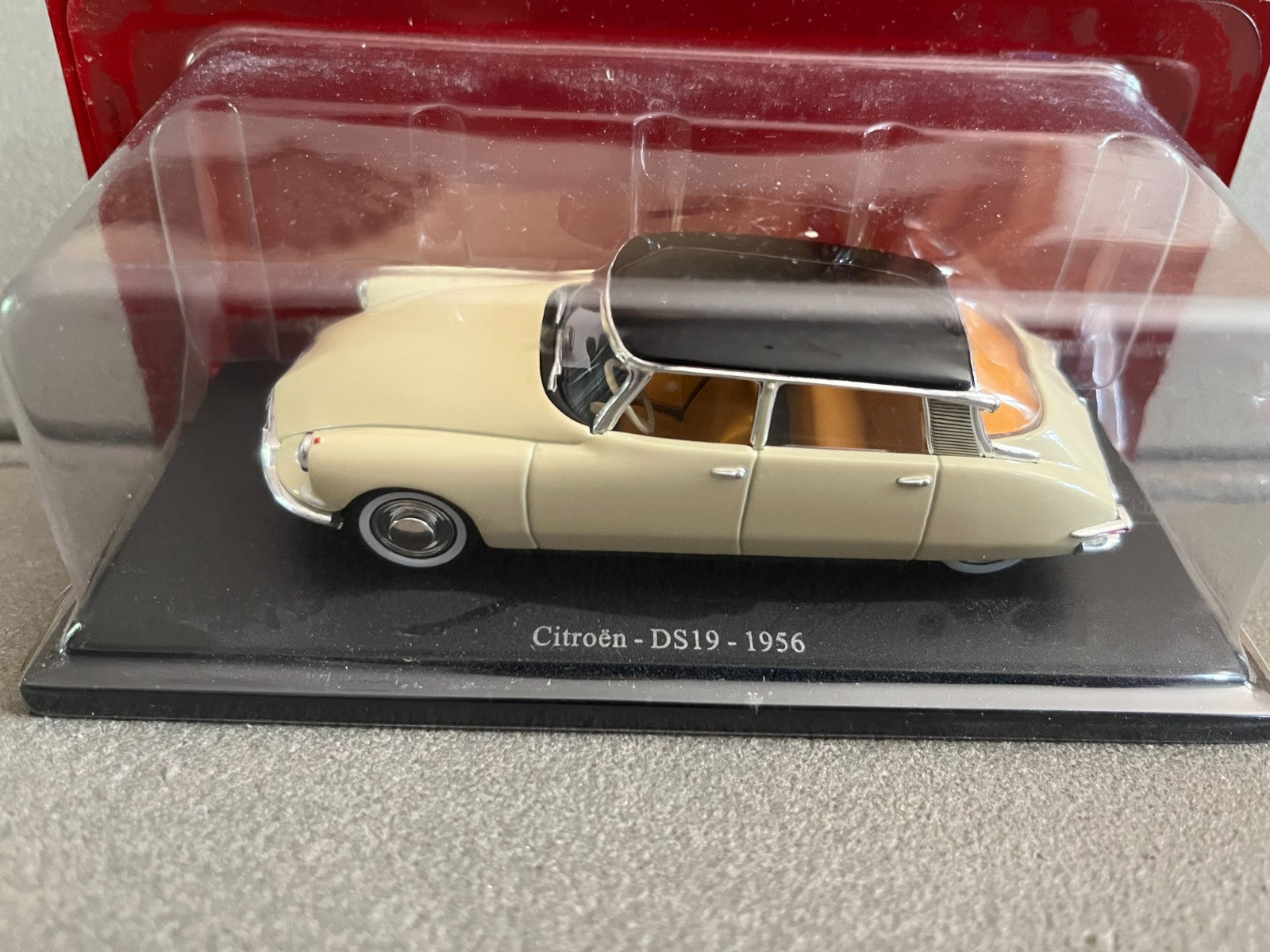 Voiture Miniature Citroen DS 19 1956 au 1/43