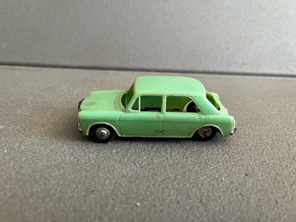 Ancienne Voiture Miniature Simca Chambord Norev Plastique France Epave