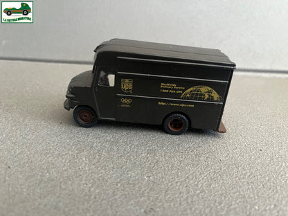 Ancienne Voiture Miniature Camion Livraison Colis UPS 1/40