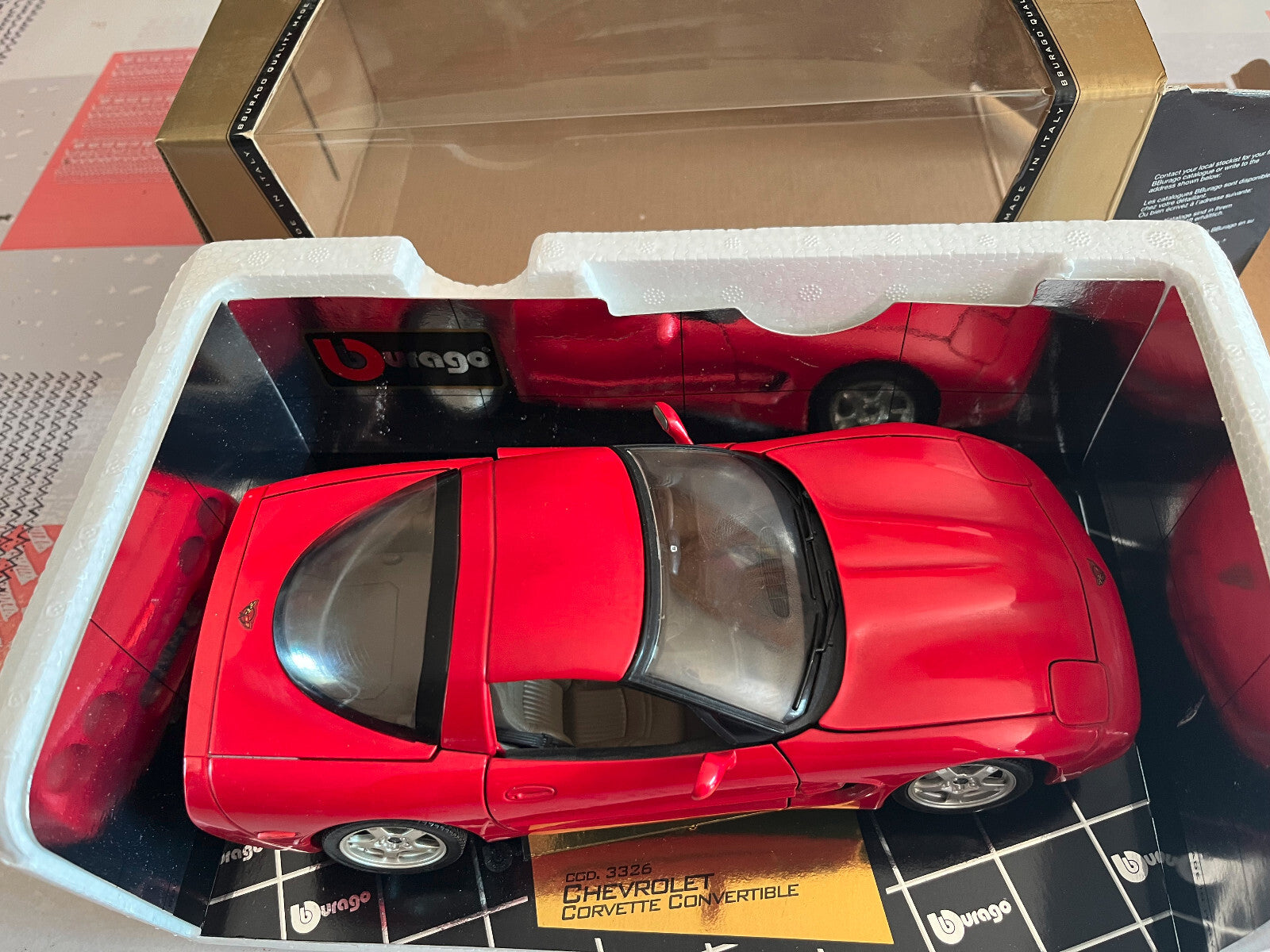 Voiture miniature Chevrolet Corvette Convertible Burago 1/18