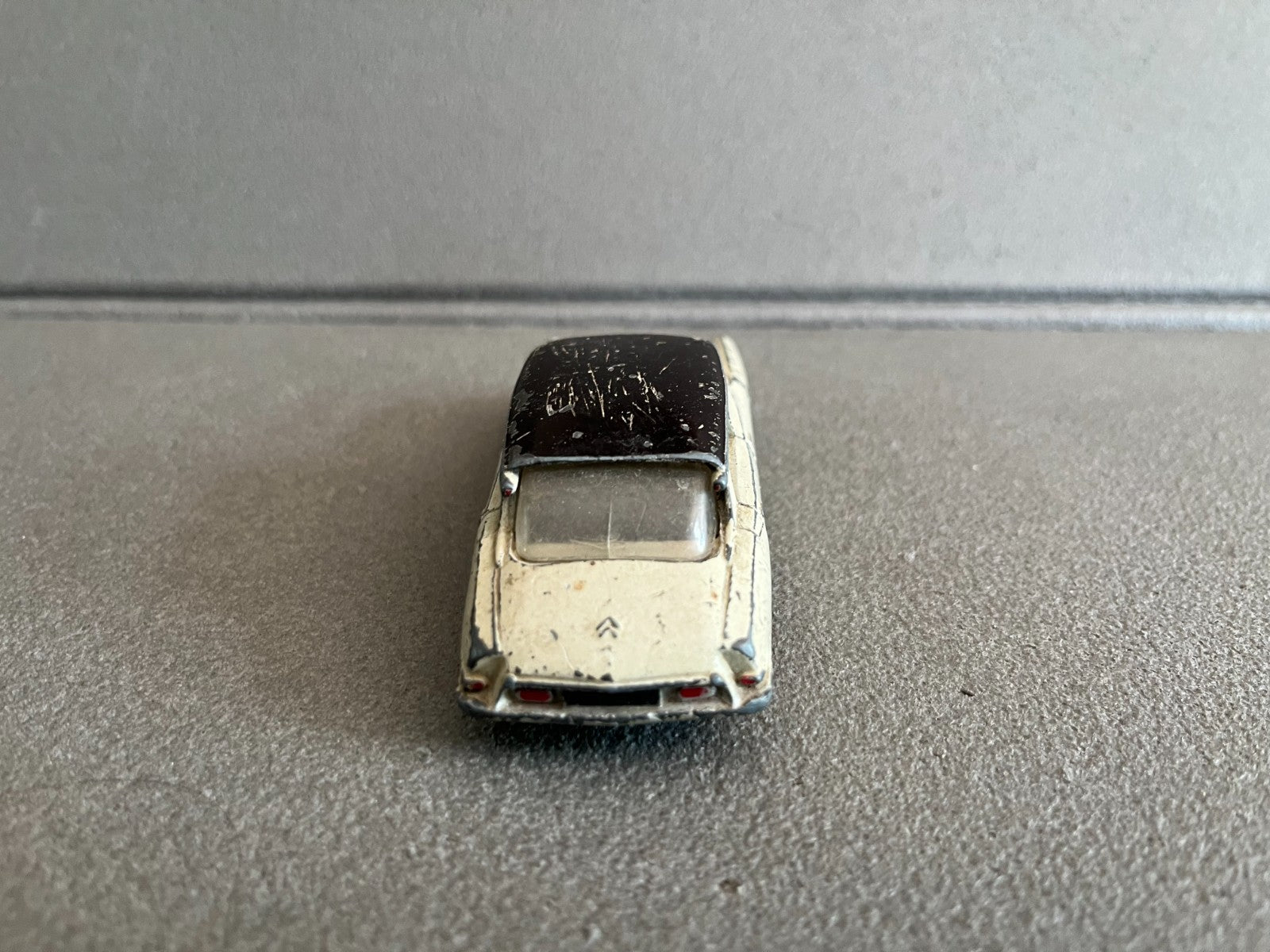 Ancienne Miniature Voiture Citroen DS 19 Dinky Toys Meccano France Epave