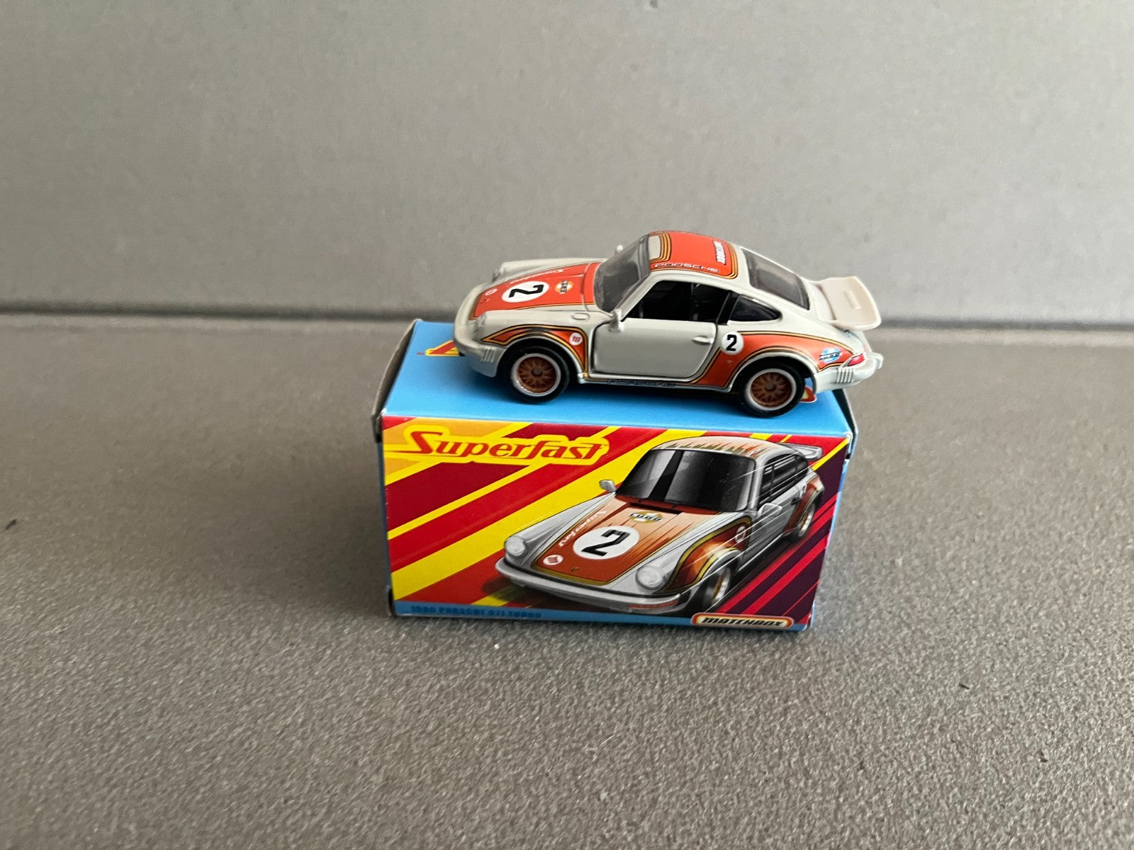 Voiture miniature 1980 Porsche 911 Turbo Matchbox Superfast Echelle Majorette