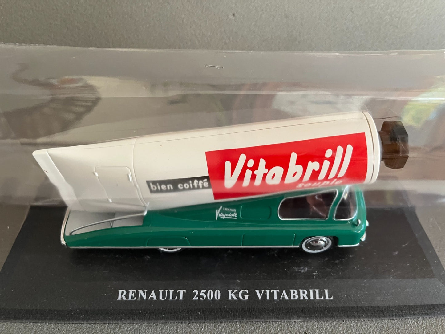 Voiture miniature Camion Renault 2500 KG Vitabrill Auto Plus Hachette 1/43