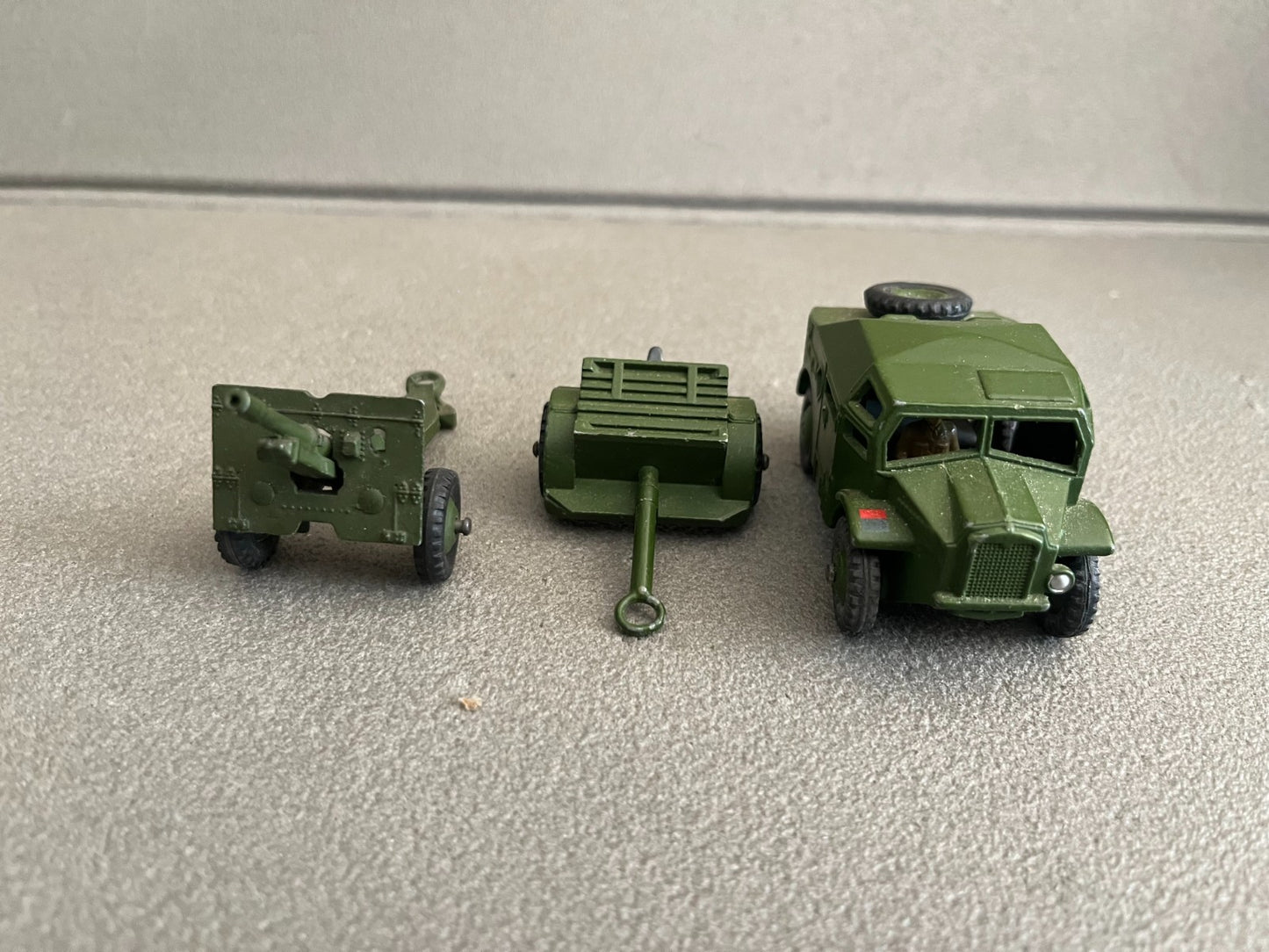 Ancienne Voiture miniature Militaire Field Artillery Tractor Dinky Toys 688 UK