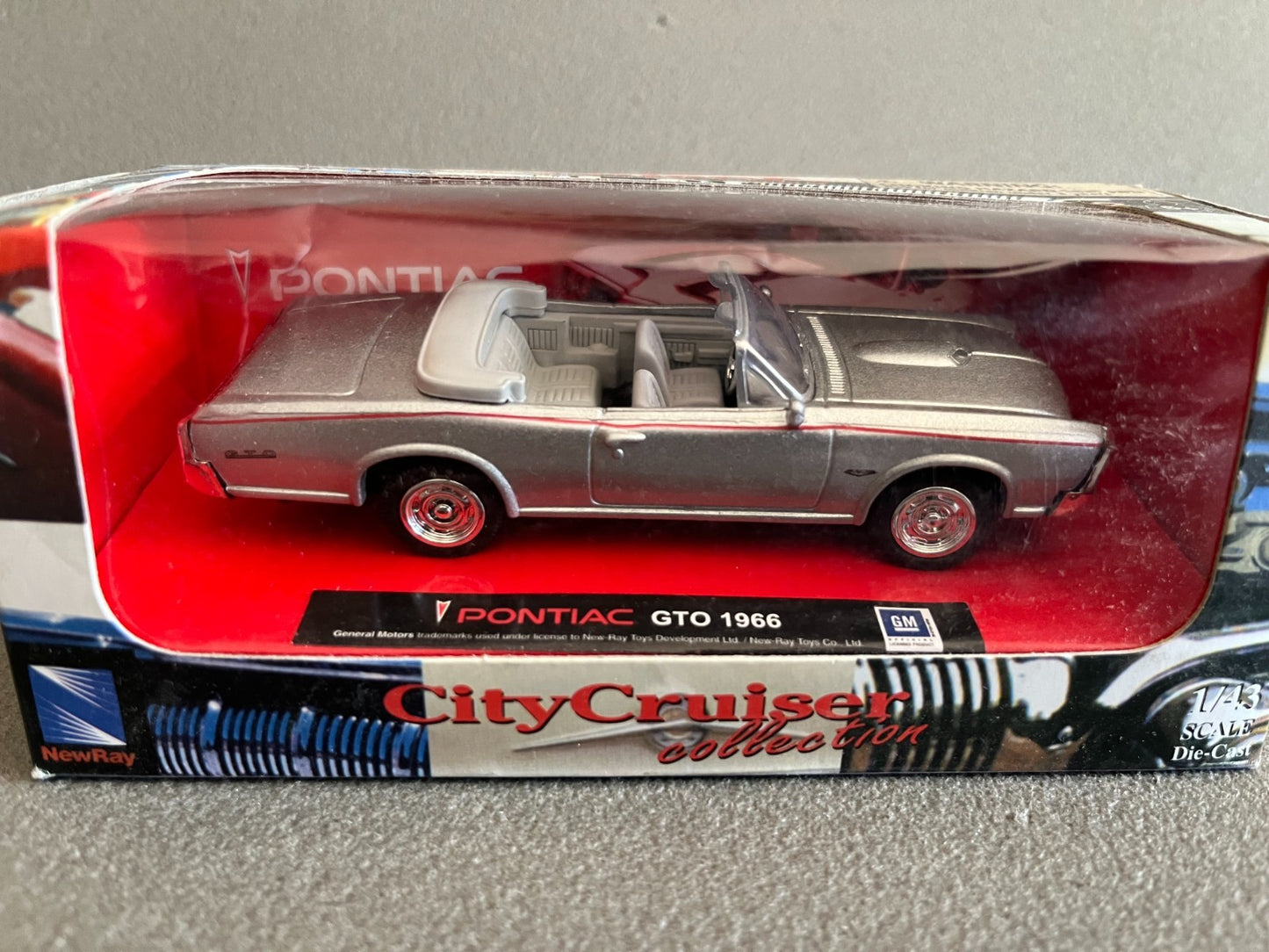 Voiture Miniature Pontiac GTO 1966 New Ray City Cruiser au 1/43