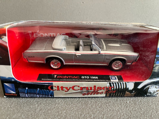 Voiture Miniature Pontiac GTO 1966 New Ray City Cruiser au 1/43