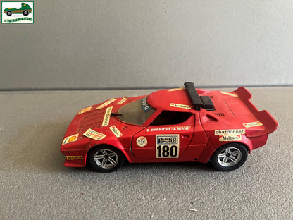Ancienne Voiture Miniature Lancia Stratos Polistil au 1/25 Epave