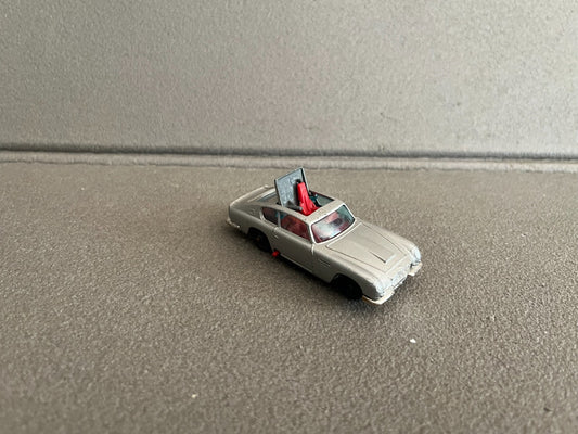Ancienne Miniature Voiture James Bond 007 Aston Martin Husky Gt Britain