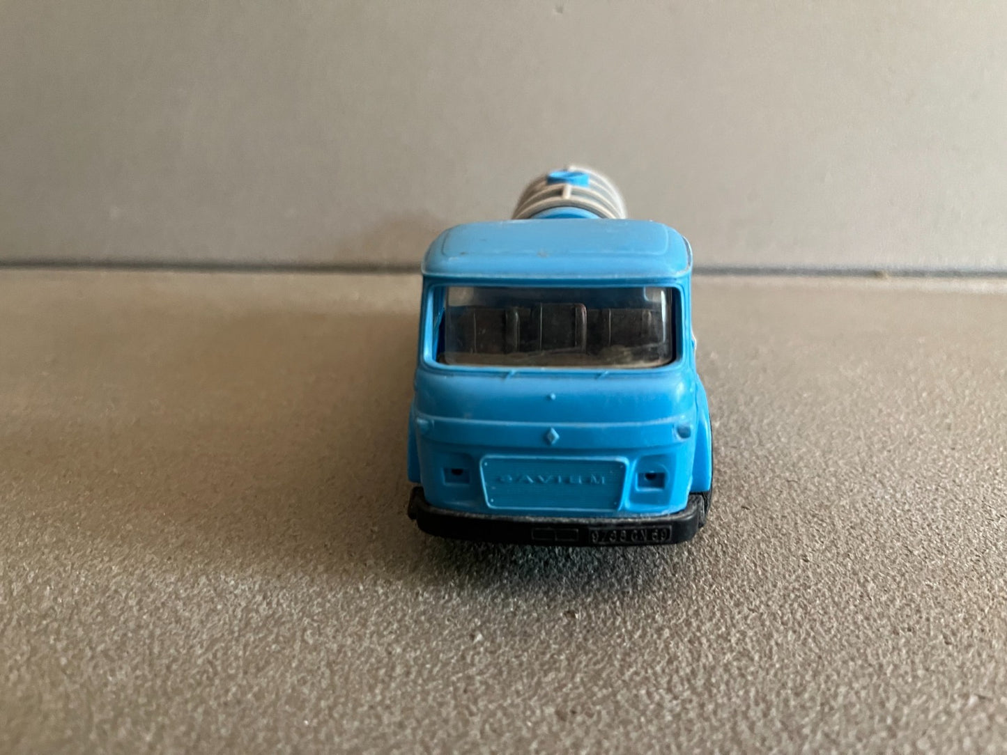 Ancienne Voiture Miniature Plastique Saviem SM 5C Transport Lait Norev au 1/43