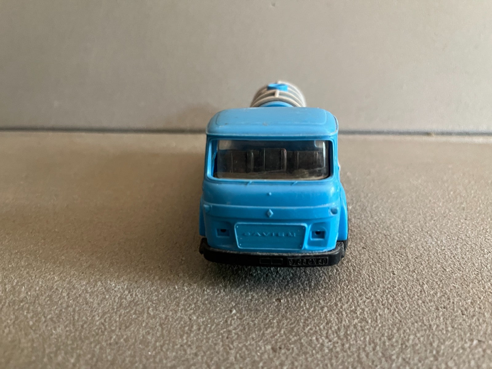 Ancienne Voiture Miniature Plastique Saviem SM 5C Transport Lait Norev au 1/43