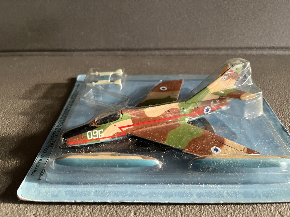 Avion miniature Militaire Super Mystere Fabbri Italeri 1/100