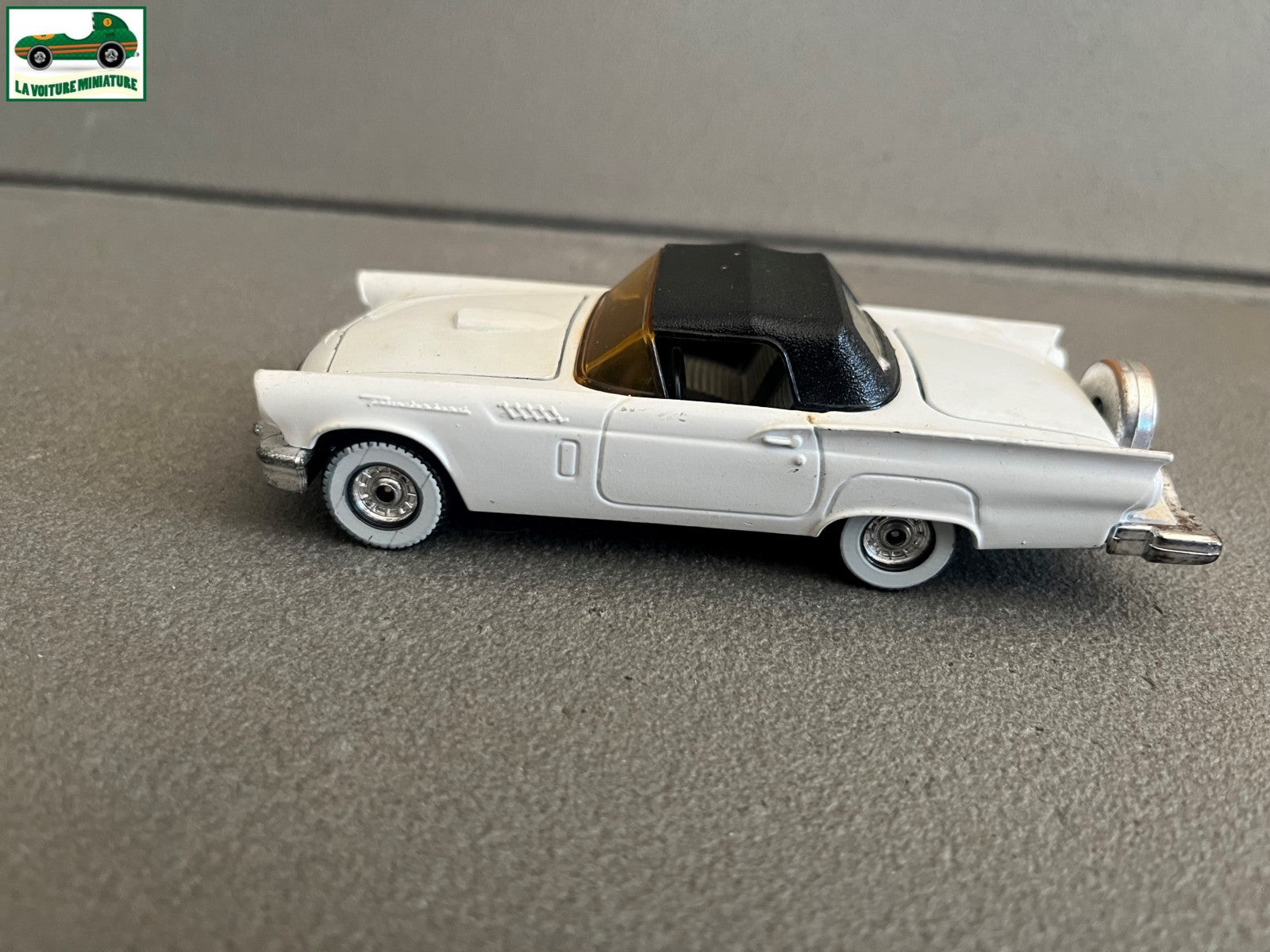 Voiture Miniature Ford Thunderbird Corgi Made in GT Britain au 1/35 1/36