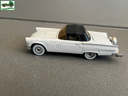 Voiture Miniature Ford Thunderbird Corgi Made in GT Britain au 1/35 1/36