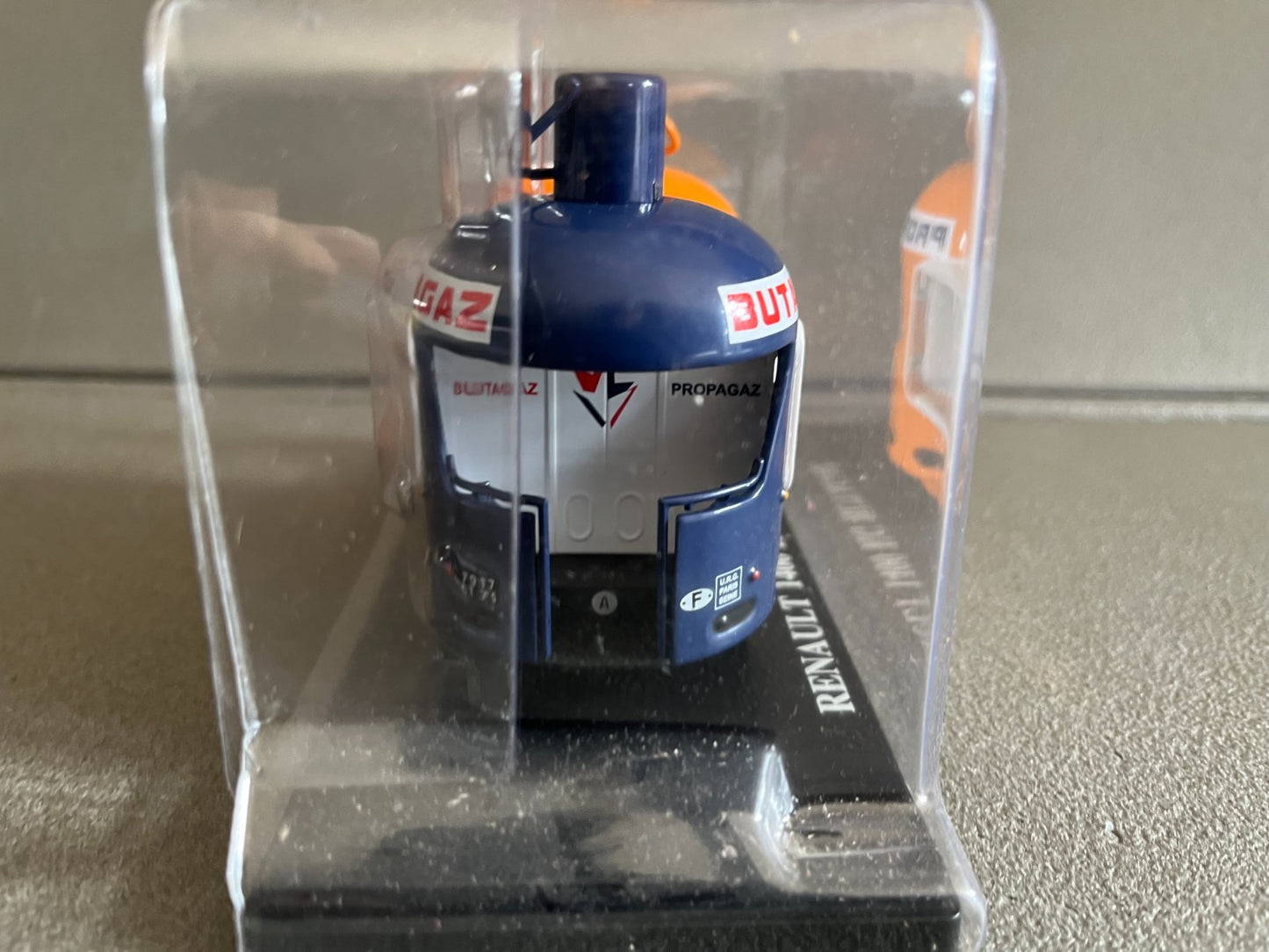 Voiture miniature Camion Renault 1400 KG Butagaz Auto Plus Hachette 1/43