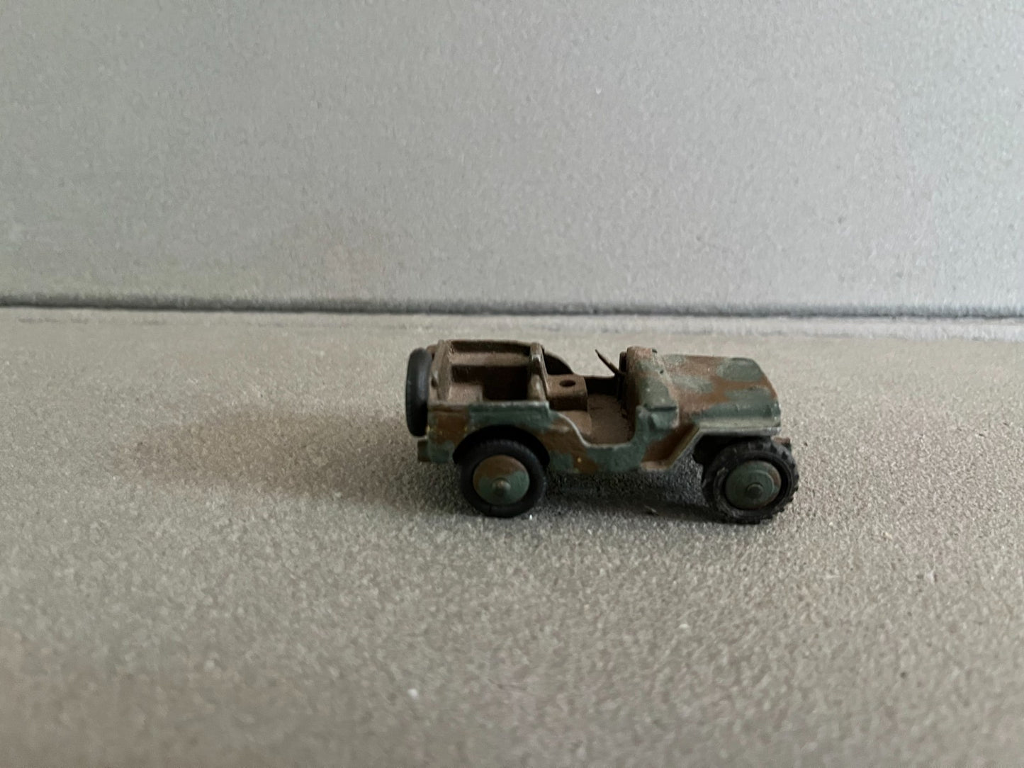 Ancienne Miniature Militaire Voiture Jeep Dinky Toys Meccano France Epave