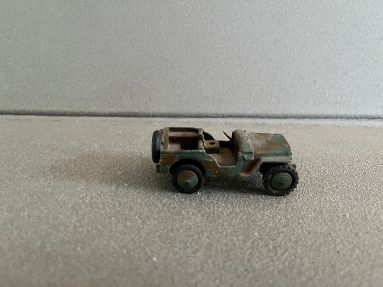 Ancienne Miniature Militaire Voiture Jeep Dinky Toys Meccano France Epave