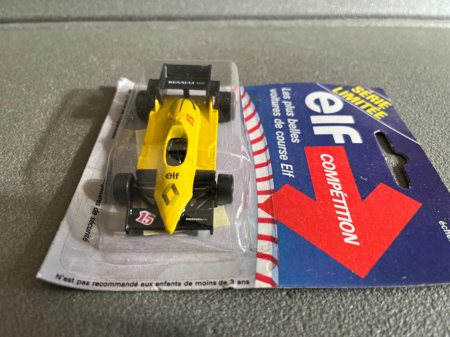 Voiture miniature F1 Renault Elf RE 40 1983 Elf Competition 1/53 Type Majorette