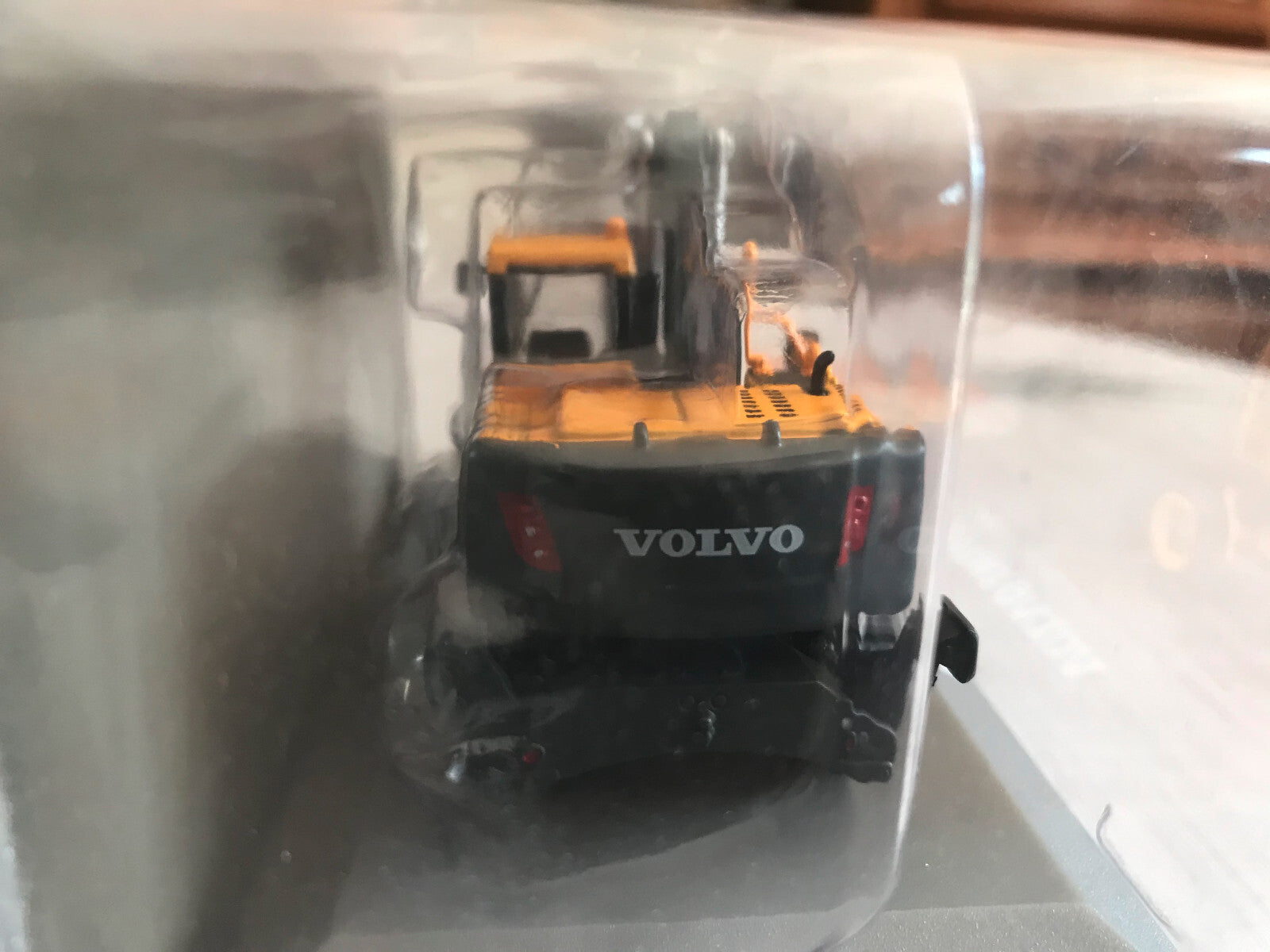 Miniature Véhicule de chantier Volvo EW 160 C Pelle Hachette 1/72