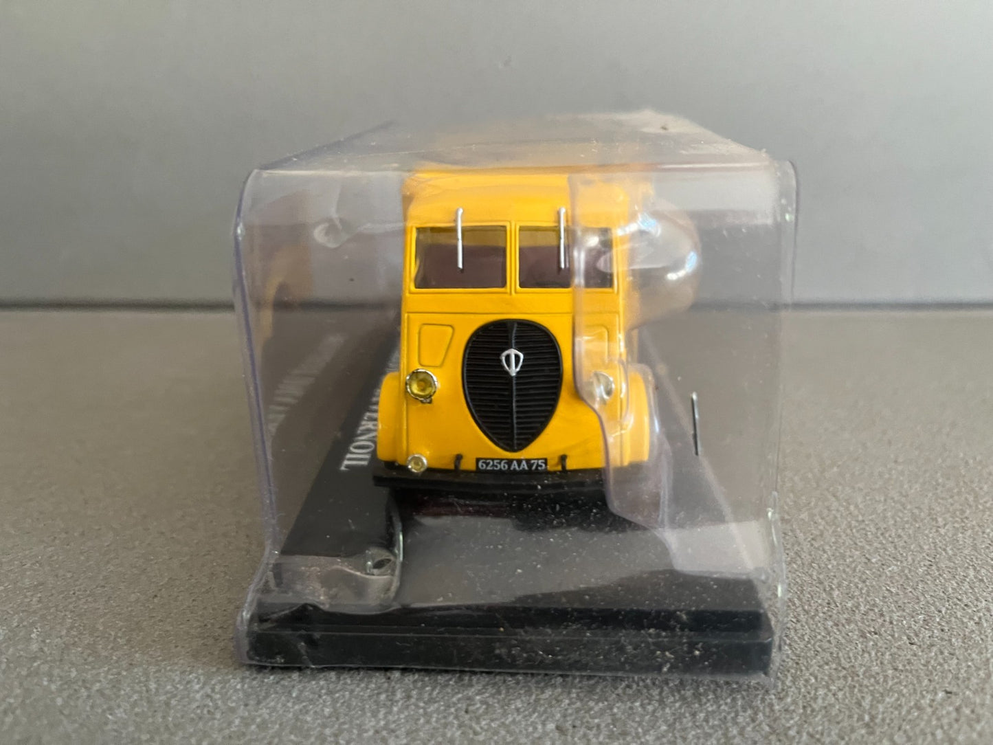 Voiture miniature Camion Peugeot DMA Vernoil Auto Plus Hachette 1/43