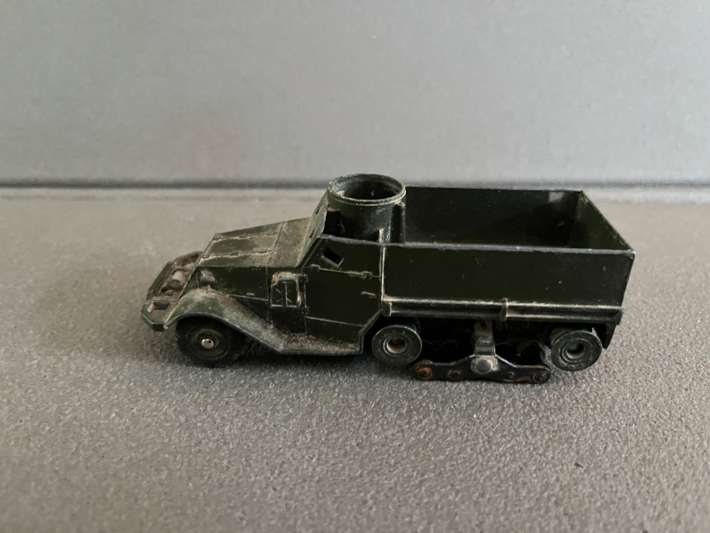Ancienne Miniature Militaire Blindé Half Track  Dinky Toys Meccano France Epave