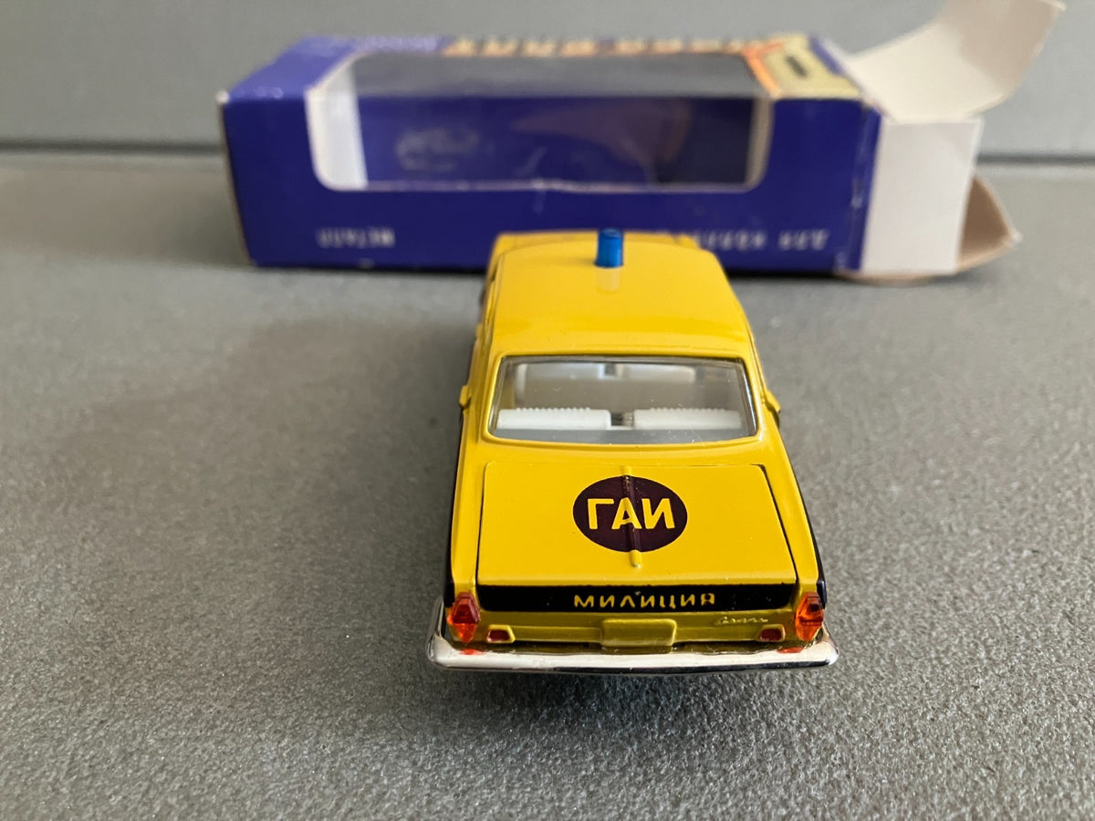 Ancienne Miniature Voiture Volga GAZ-24 Tan Police Russe Novoexport URSS 1/43