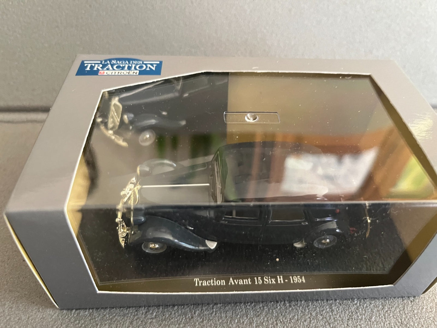 Voiture Miniature Citroen Traction 15 Six H 1954 Atlas Courtage 1/43