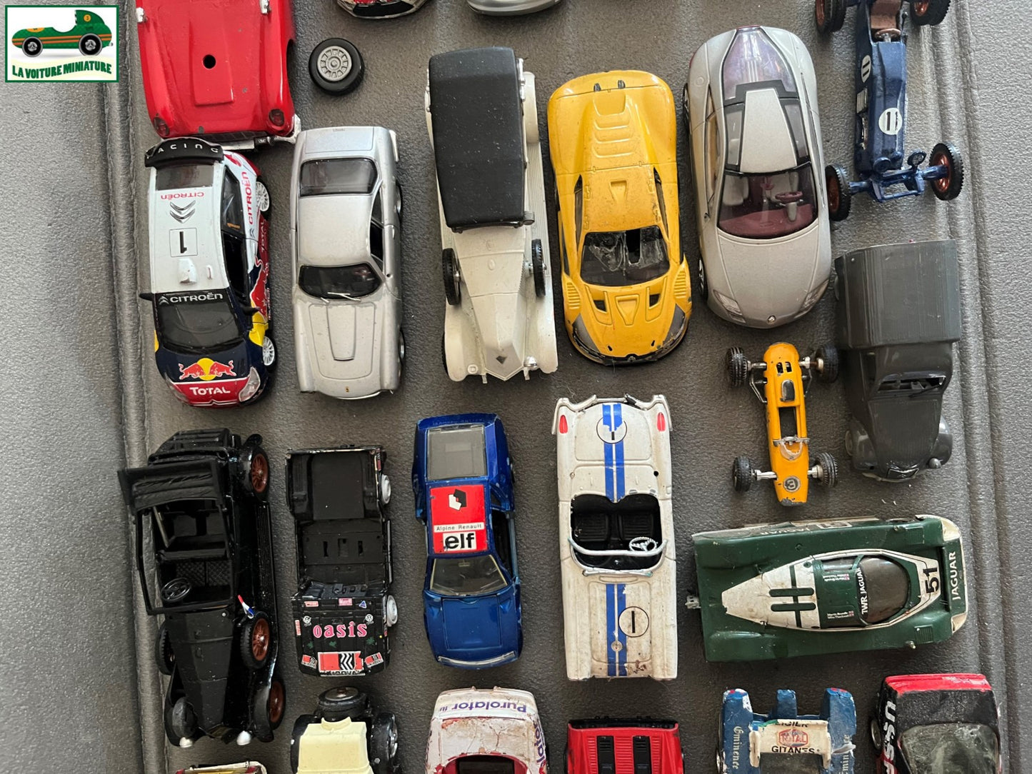 Miniature Lot 28 Voiture Modifiées Kit monté Epave 1/43 Défauts Pièces HS