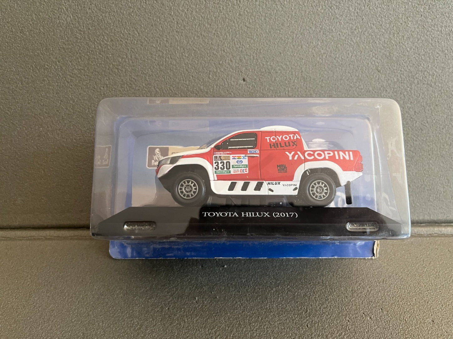 Voiture miniature Toyota Hilux 2017 Rallye Paris Dakar au 1/43