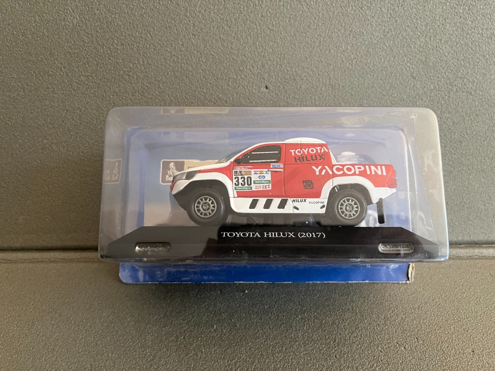 Voiture miniature Toyota Hilux 2017 Rallye Paris Dakar au 1/43