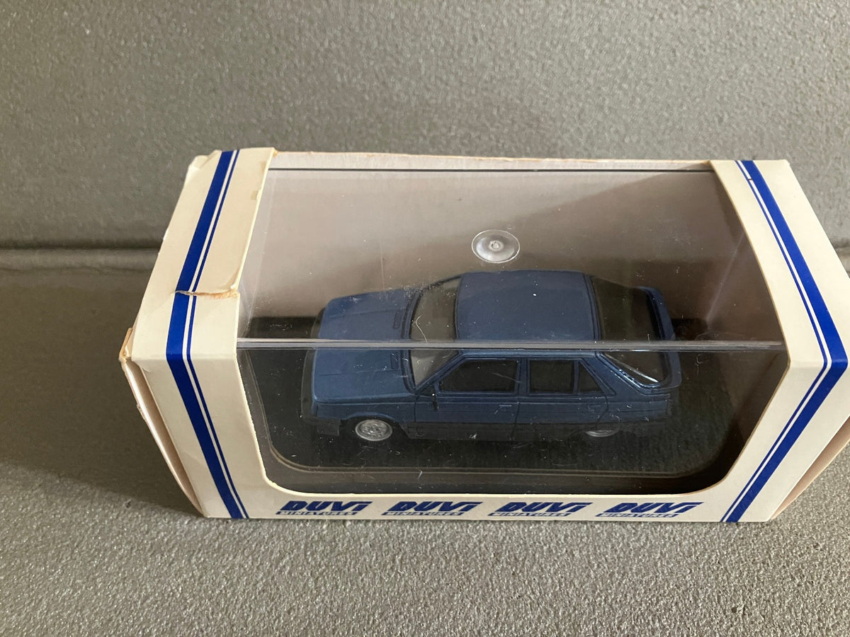 Voiture Miniature Kit résine monté Renault 11 RO396 Duvi France au 1/43
