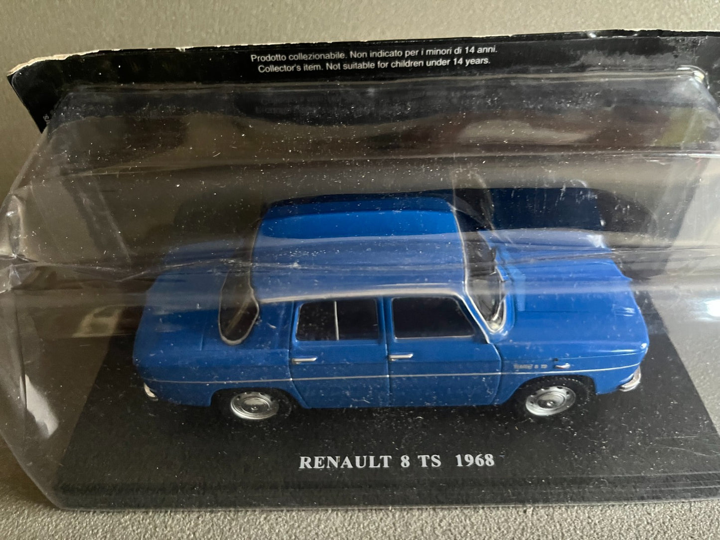 Voiture miniature Renault 8 TS 1968 au 1/24