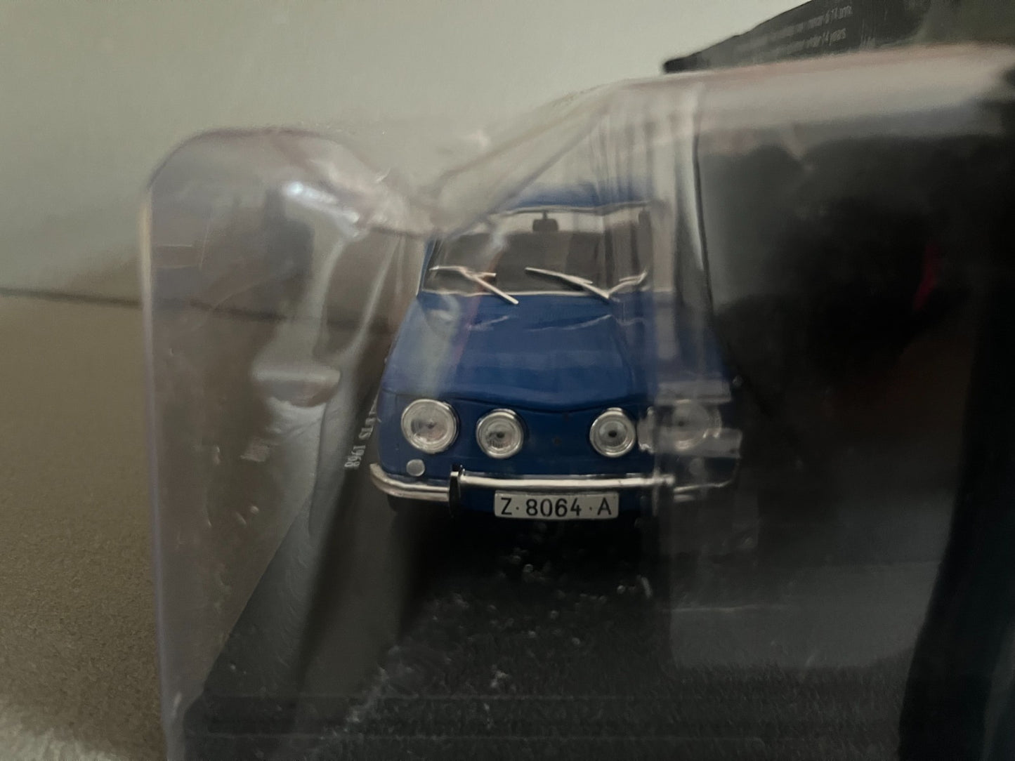 Voiture miniature Renault 8 TS 1968 au 1/24