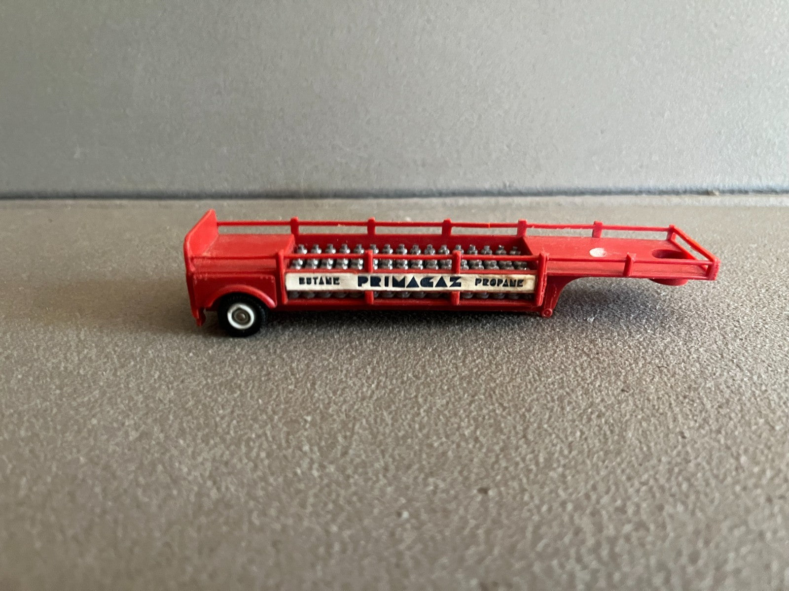 Ancienne Voiture Miniature Plastique Remorque Primagaz Norev 1/86 HO 1/87